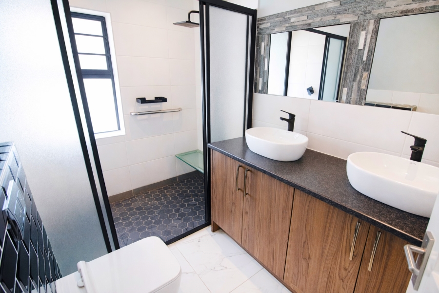 4 Bedroom Property for Sale in Wavecrest Eastern Cape